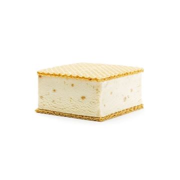 corte de helado de turron y jijona