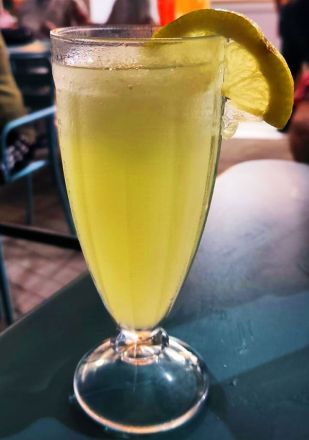 combinado de Gin Xoriguer con granizado de limón en Calafell